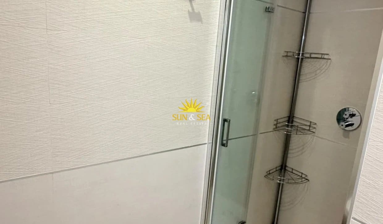 Apartamento de 2 habitaciones en Finestrat en alquiler con piscina garaje - 1.600 € (Ref: 10172330)