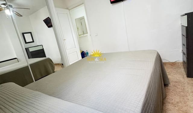 1 sovrum Lägenhet att hyra i La Manga del Mar Menor med pool garage - 675 € (Ref: 10175648)