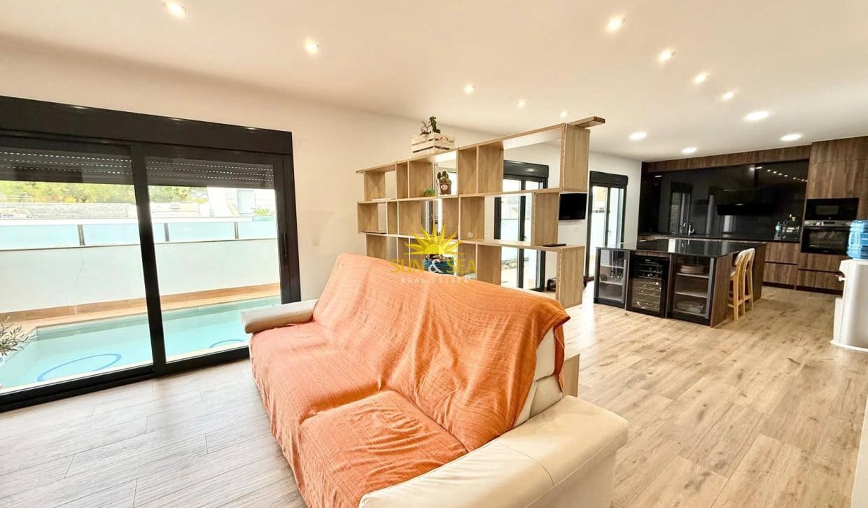 4 sypialnia Willa na sprzedaż w Pilar de la Horadada z basenem garażem - 650 000 € (Ref: 10175761)