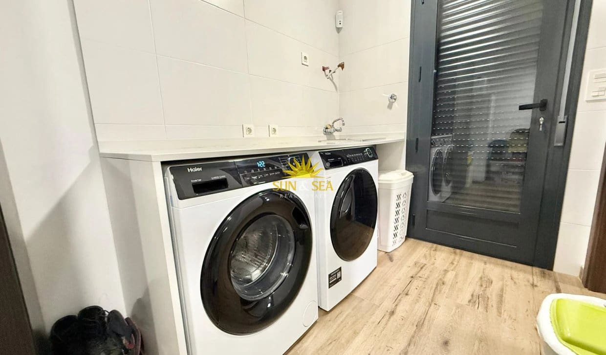 4 sypialnia Willa na sprzedaż w Pilar de la Horadada z basenem garażem - 650 000 € (Ref: 10175761)