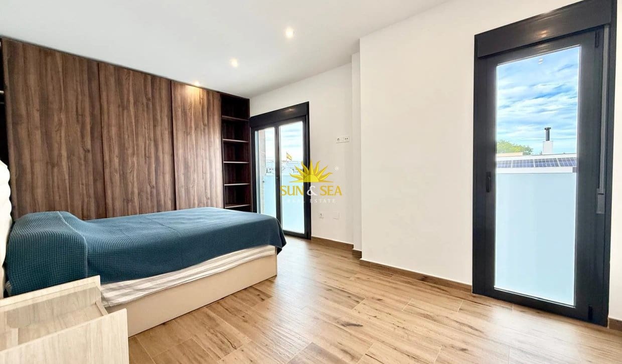 4 sypialnia Willa na sprzedaż w Pilar de la Horadada z basenem garażem - 650 000 € (Ref: 10175761)