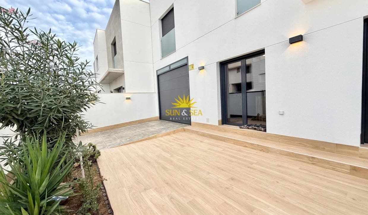 4 sypialnia Willa na sprzedaż w Pilar de la Horadada z basenem garażem - 650 000 € (Ref: 10175761)