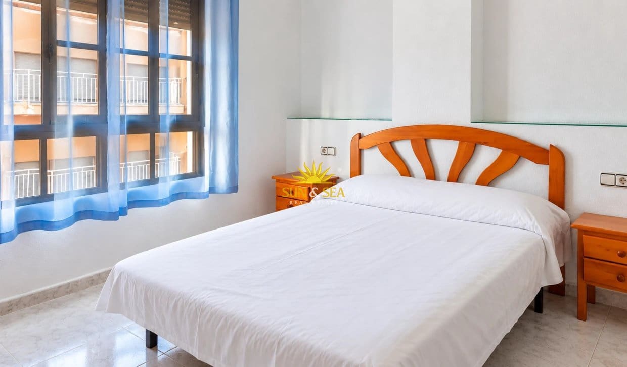 2 Zimmer Apartment zu vermieten in Guardamar del Segura mit Pool Garage - 680 € (Ref: 10175922)
