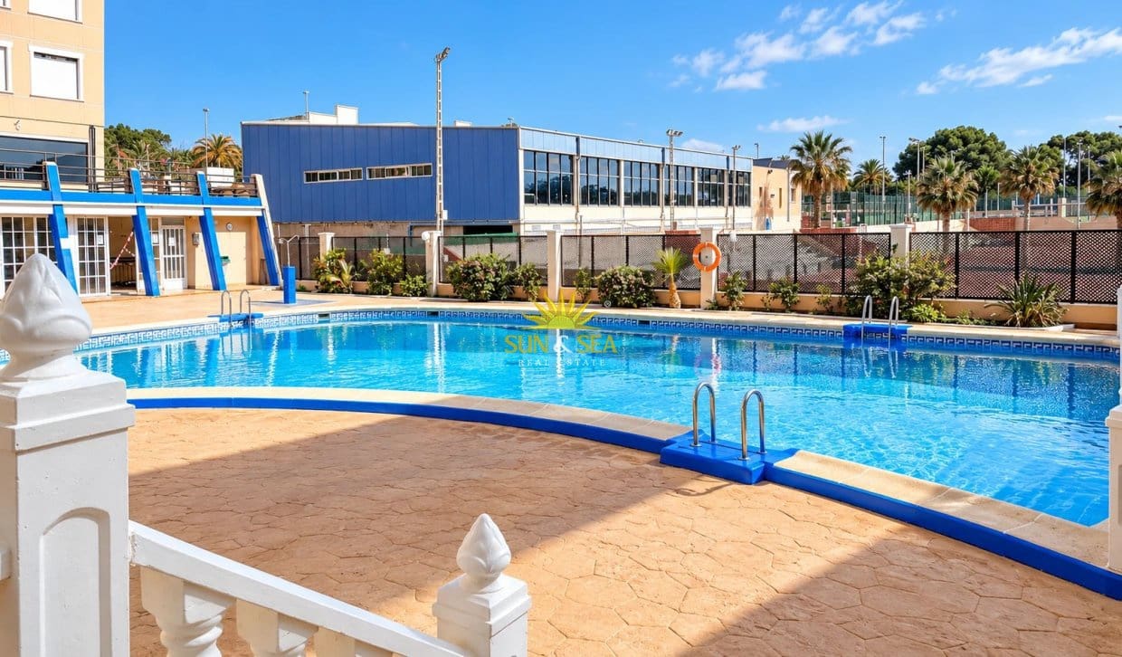 2 Zimmer Apartment zu vermieten in Guardamar del Segura mit Pool Garage - 680 € (Ref: 10175922)