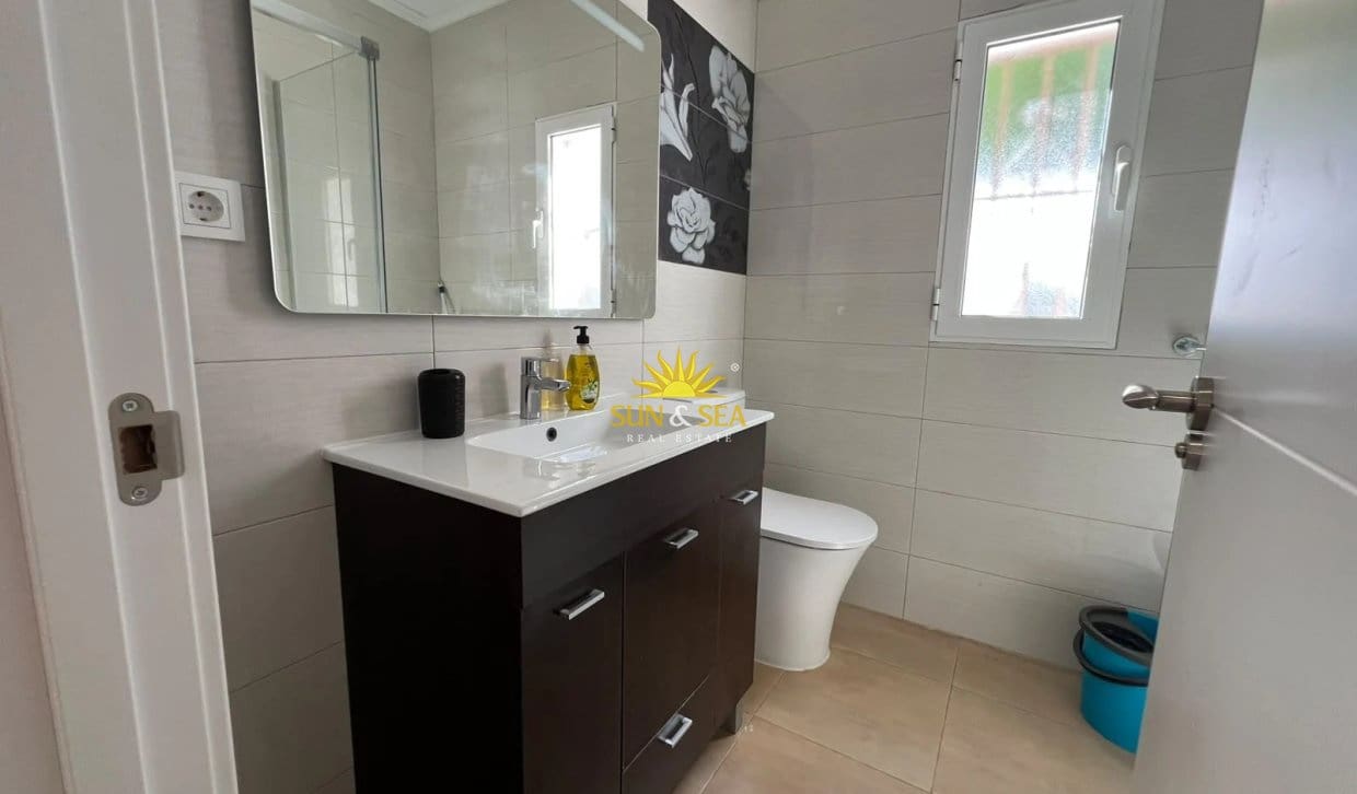 3 Zimmer Villa zu vermieten in Torrevieja mit Pool Garage - 2.000 € (Ref: 10177678)