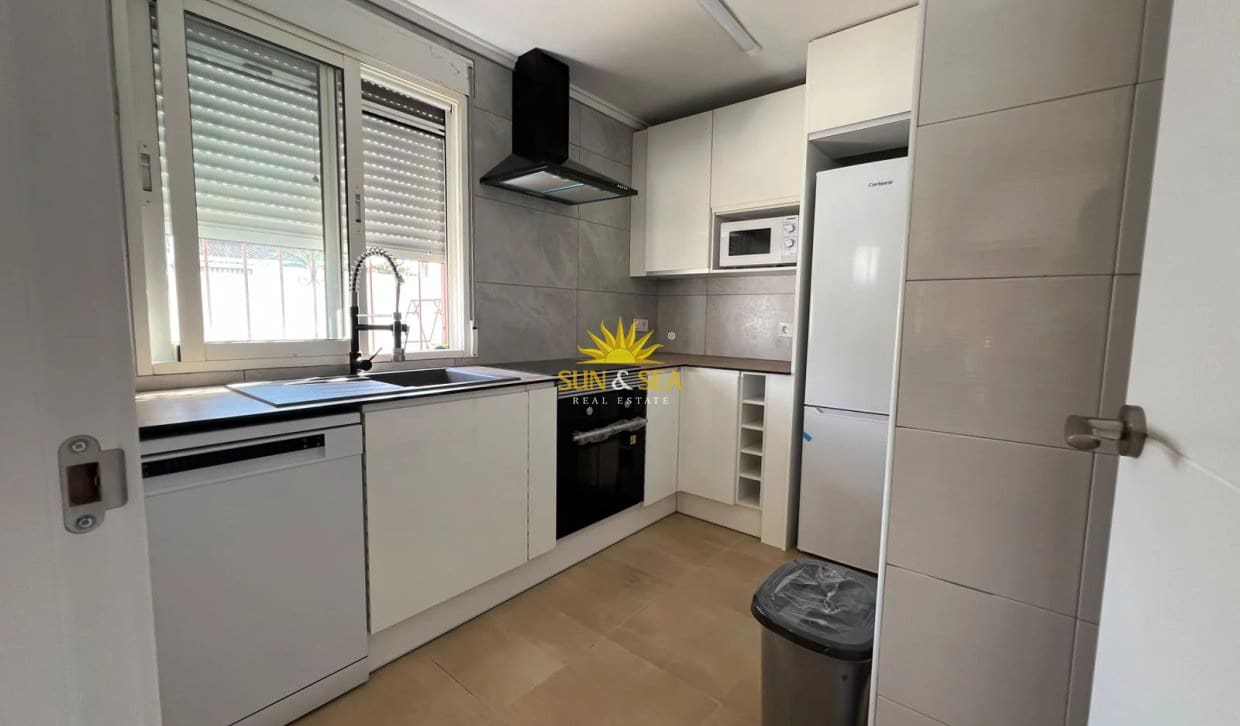 3 Zimmer Villa zu vermieten in Torrevieja mit Pool Garage - 2.000 € (Ref: 10177678)