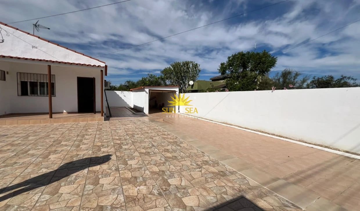 3 Zimmer Villa zu vermieten in Torrevieja mit Pool Garage - 2.000 € (Ref: 10177678)