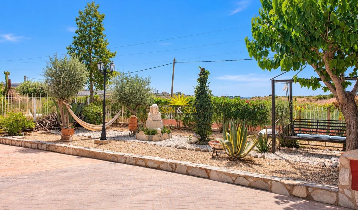 2 soverom Hus til leie i Elche / Elx med svømmebasseng garasje - € 1 000 (Ref: 10177679)
