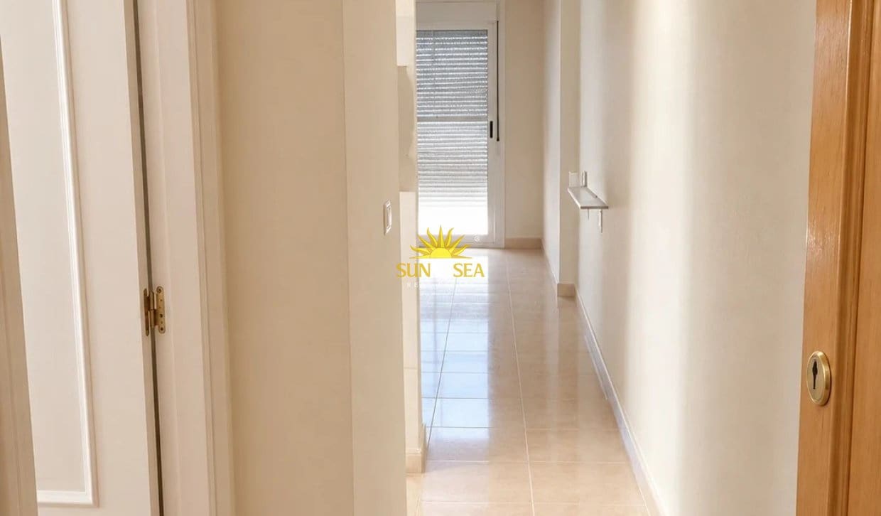 1 soveværelse Lejlighed til salg i Torrevieja med swimmingpool garage - € 170.000 (Ref: 10177680)