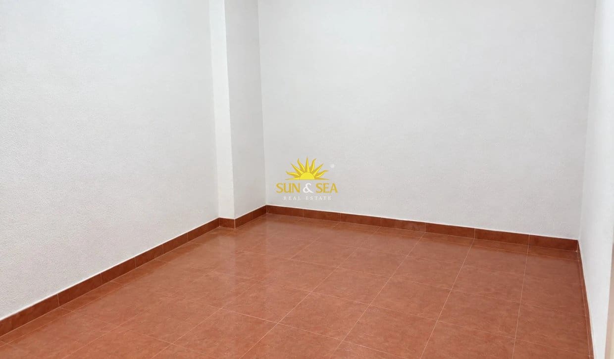 1 soveværelse Lejlighed til salg i Torrevieja med swimmingpool garage - € 170.000 (Ref: 10177680)