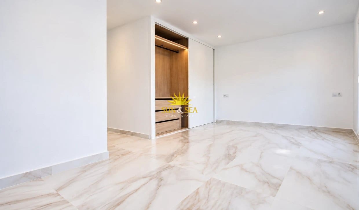Chalet de 3 habitaciones en El Chaparral en venta con piscina garaje - 665.000 € (Ref: 10179397)
