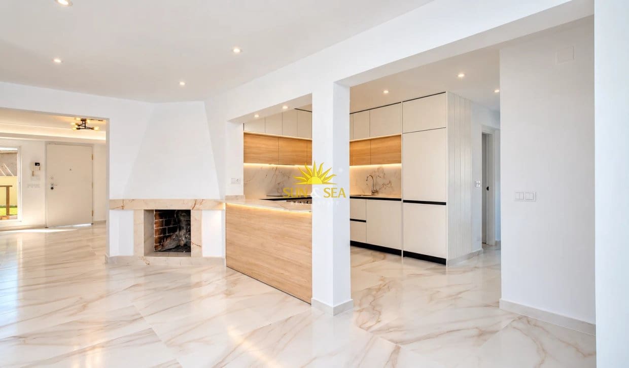 Chalet de 3 habitaciones en El Chaparral en venta con piscina garaje - 665.000 € (Ref: 10179397)