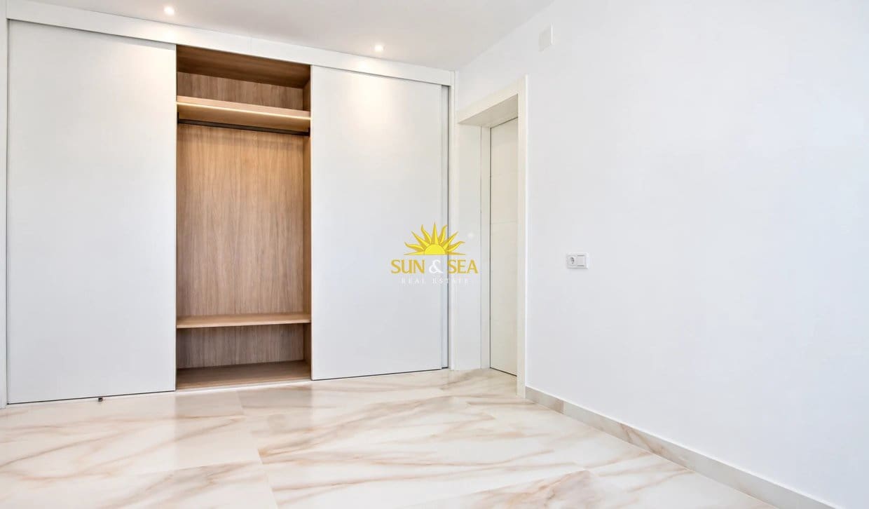 Chalet de 3 habitaciones en El Chaparral en venta con piscina garaje - 665.000 € (Ref: 10179397)