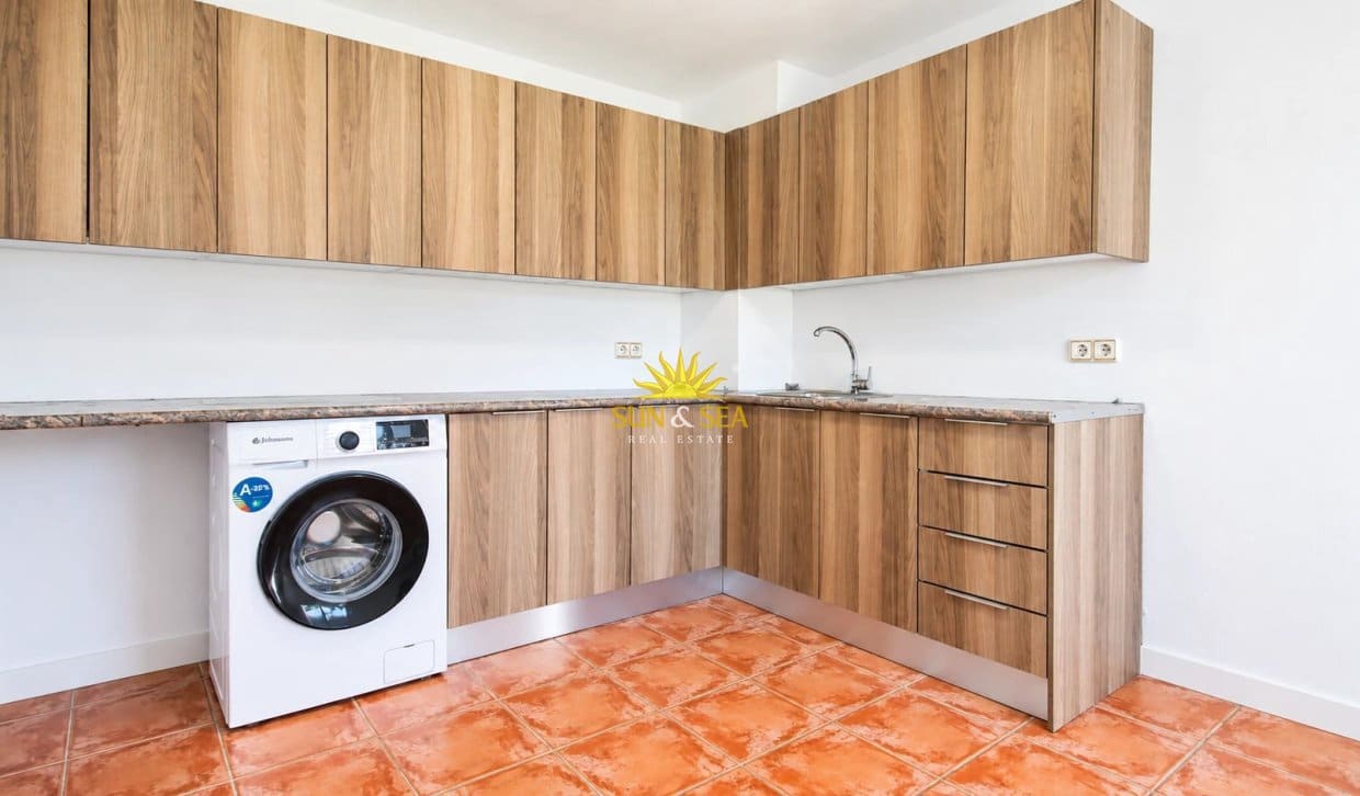 Chalet de 3 habitaciones en El Chaparral en venta con piscina garaje - 665.000 € (Ref: 10179397)