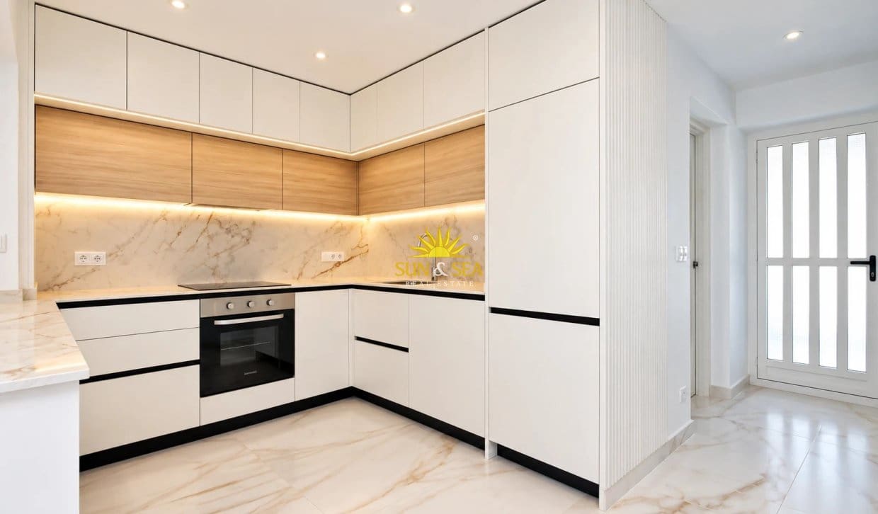 Chalet de 3 habitaciones en El Chaparral en venta con piscina garaje - 665.000 € (Ref: 10179397)
