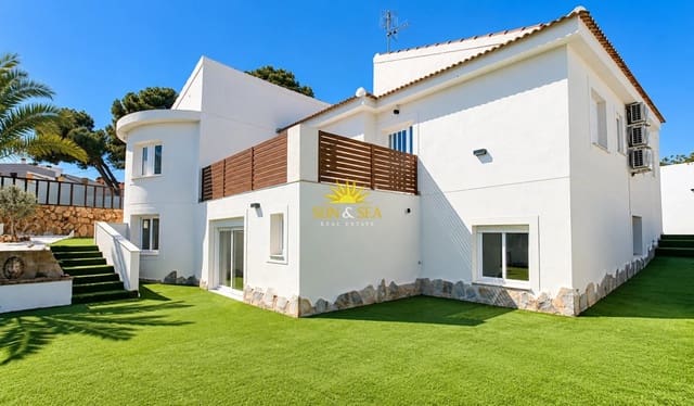 Chalet de 3 habitaciones en El Chaparral, Torrevieja en venta con piscina garaje - 665.000 € (Ref: 10179397)