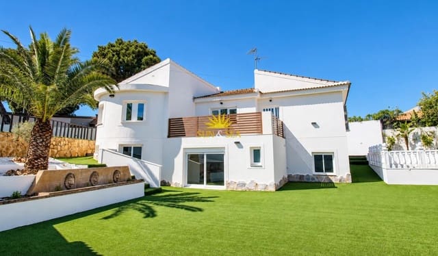 Chalet de 3 habitaciones en El Chaparral, Torrevieja en venta con piscina garaje - 665.000 € (Ref: 10179397)