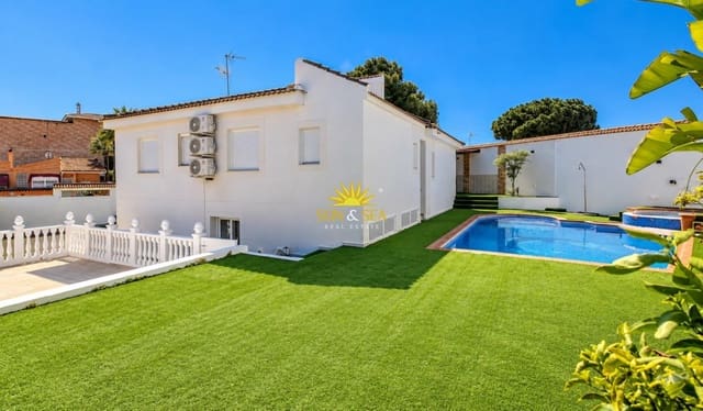 Chalet de 3 habitaciones en El Chaparral, Torrevieja en venta con piscina garaje - 665.000 € (Ref: 10179397)
