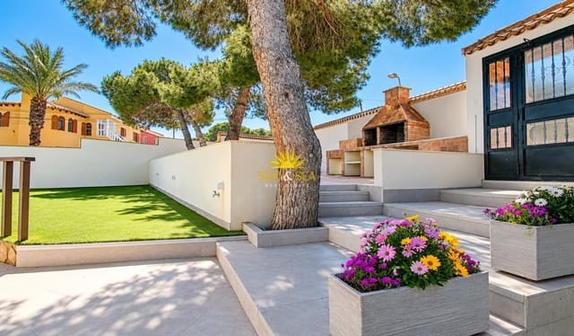 Chalet de 3 habitaciones en El Chaparral, Torrevieja en venta con piscina garaje - 665.000 € (Ref: 10179397)