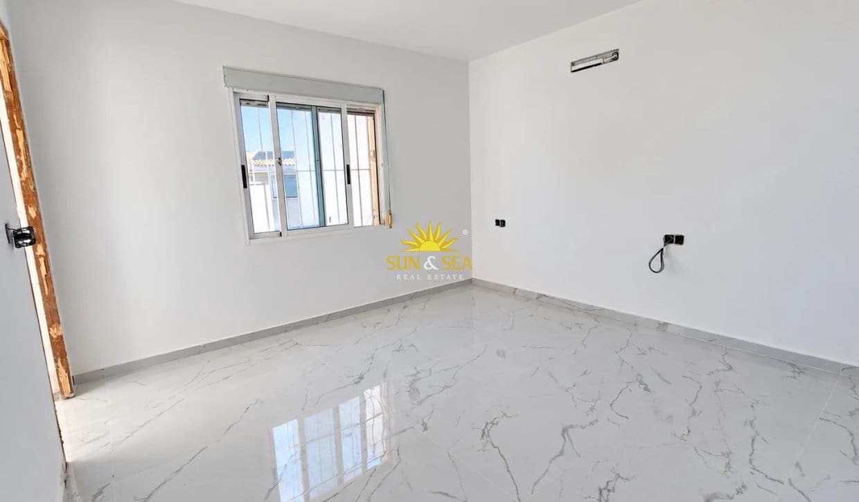 4 sypialnia Willa na sprzedaż w Orihuela Costa z basenem garażem - 315 000 € (Ref: 10180928)