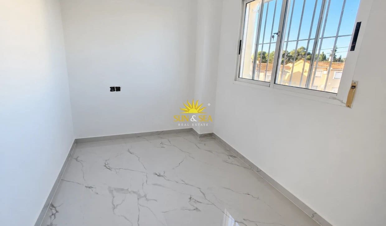 4 sypialnia Willa na sprzedaż w Orihuela Costa z basenem garażem - 315 000 € (Ref: 10180928)