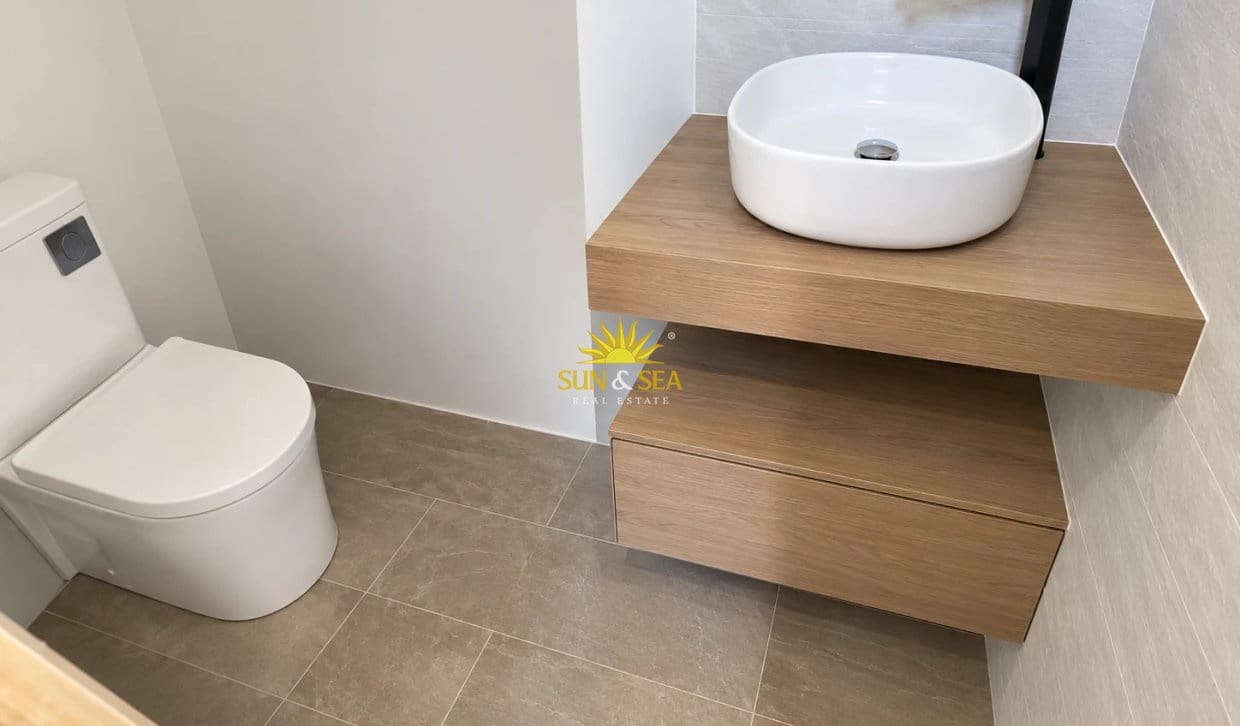 4 sypialnia Willa na sprzedaż w Orihuela Costa z basenem garażem - 315 000 € (Ref: 10180928)