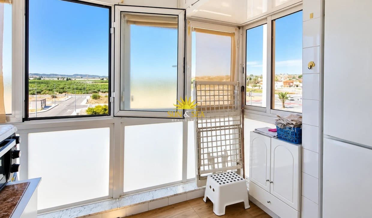 1 slaapkamer Appartement te huur in Los Montesinos met garage - € 800 (Ref: 10181660)
