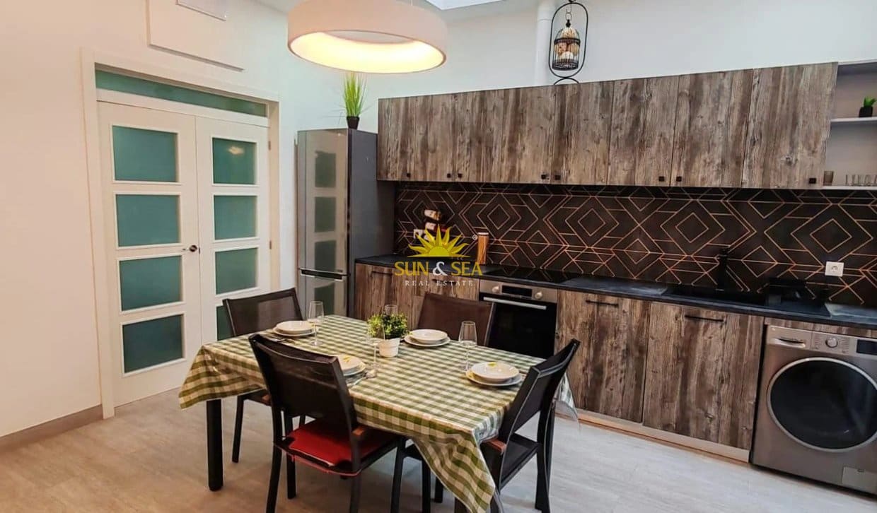 2 quarto Apartamento para arrendar em Alicante cidade - 1 250 € (Ref: 10181984)