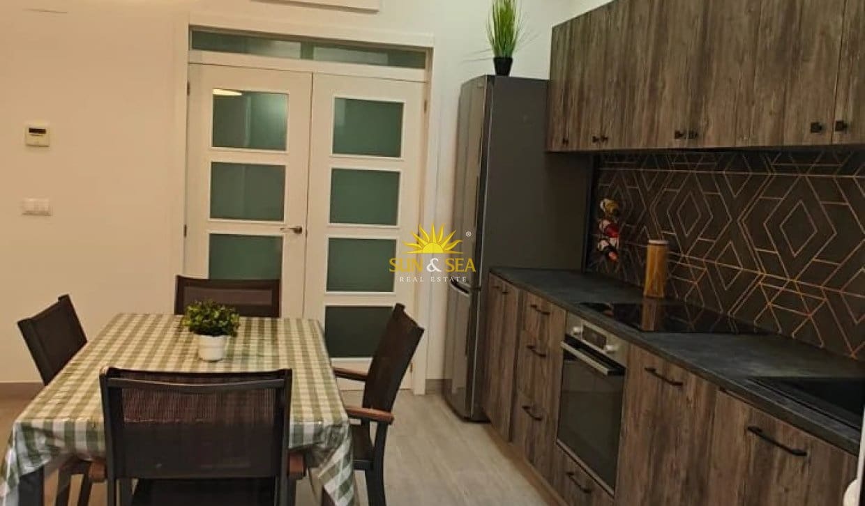 2 quarto Apartamento para arrendar em Alicante cidade - 1 250 € (Ref: 10181984)