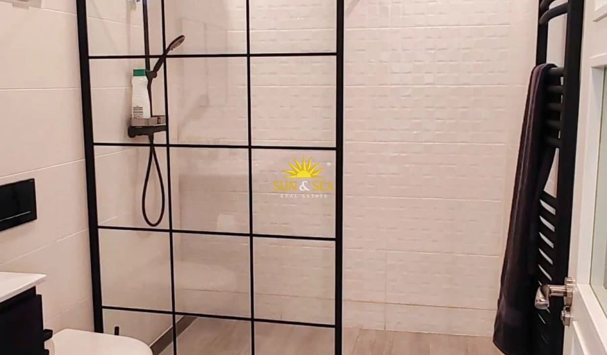 2 quarto Apartamento para arrendar em Alicante cidade - 1 250 € (Ref: 10181984)