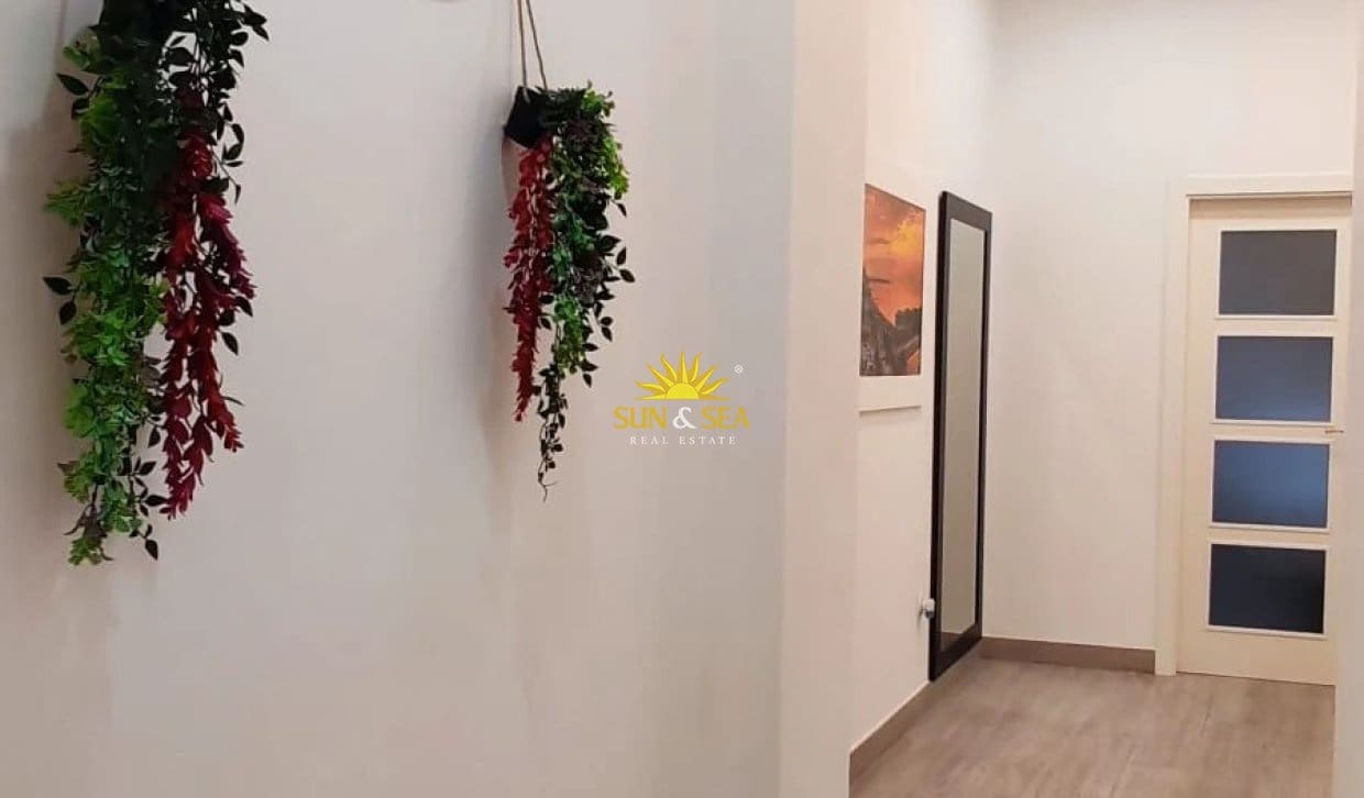 2 quarto Apartamento para arrendar em Alicante cidade - 1 250 € (Ref: 10181984)