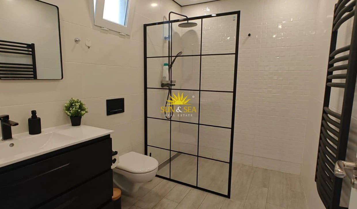 2 quarto Apartamento para arrendar em Alicante cidade - 1 250 € (Ref: 10181984)