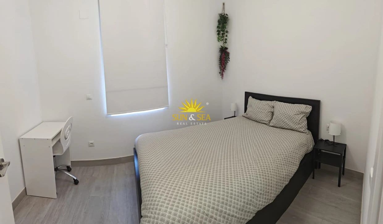 2 quarto Apartamento para arrendar em Alicante cidade - 1 250 € (Ref: 10181984)