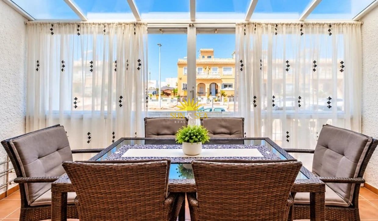 3 quarto Casa em Banda para arrendar em Gran Alacant com piscina garagem - 1 050 € (Ref: 10181986)