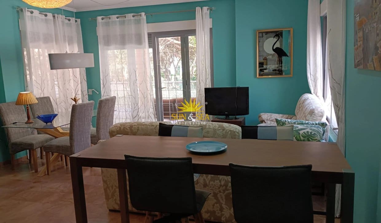 3 soveværelse Lejlighed til leje i La Manga del Mar Menor med swimmingpool garage - € 850 (Ref: 10182226)