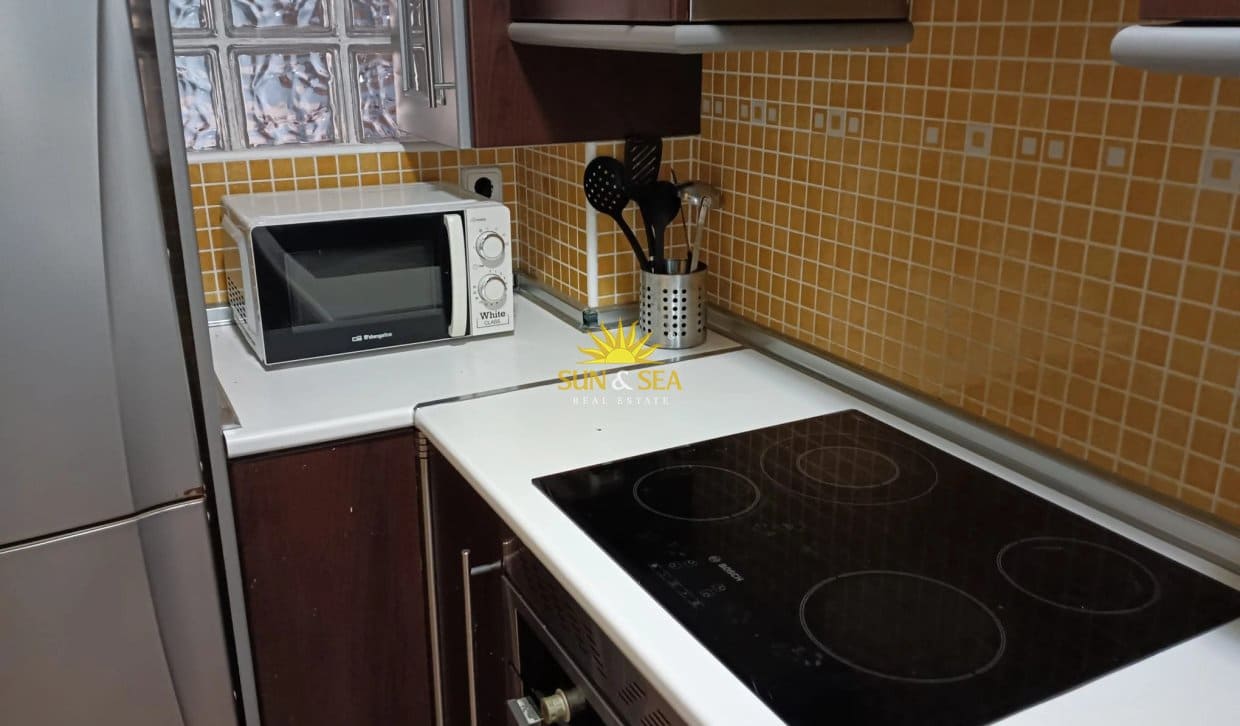 3 soveværelse Lejlighed til leje i La Manga del Mar Menor med swimmingpool garage - € 850 (Ref: 10182226)