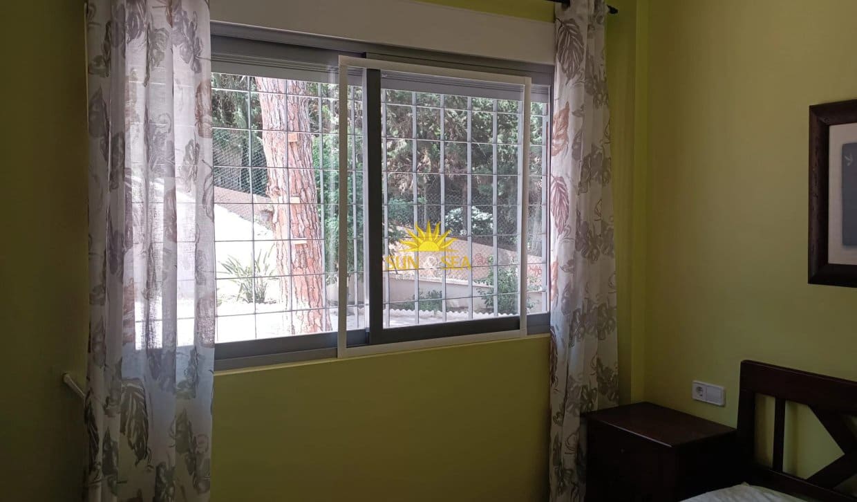 3 soveværelse Lejlighed til leje i La Manga del Mar Menor med swimmingpool garage - € 850 (Ref: 10182226)