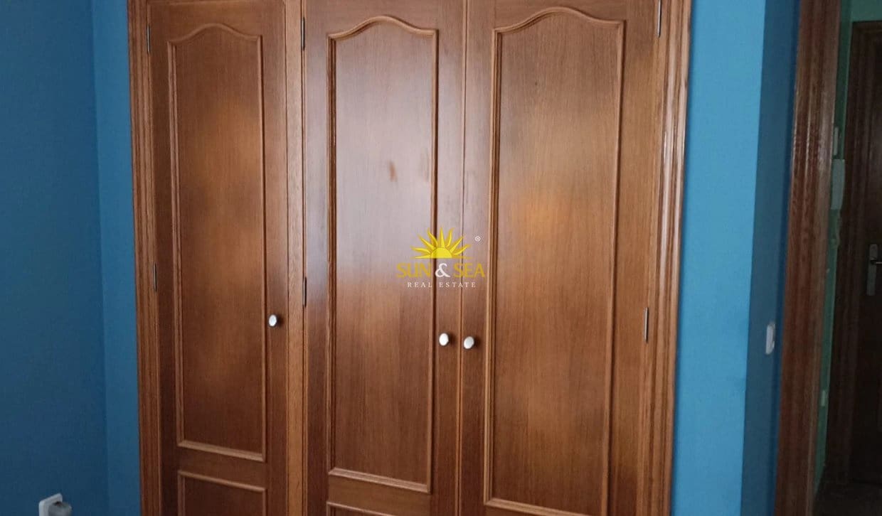 3 soveværelse Lejlighed til leje i La Manga del Mar Menor med swimmingpool garage - € 850 (Ref: 10182226)