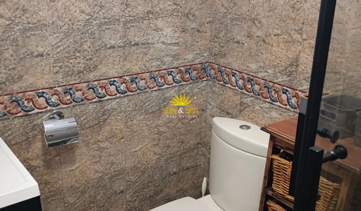 3 soveværelse Lejlighed til leje i La Manga del Mar Menor med swimmingpool garage - € 850 (Ref: 10182226)