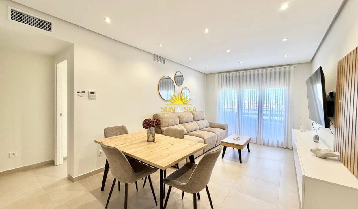 2 soverom Leilighet til salgs i Los Alcazares med svømmebasseng garasje - € 289 000 (Ref: 10183260)
