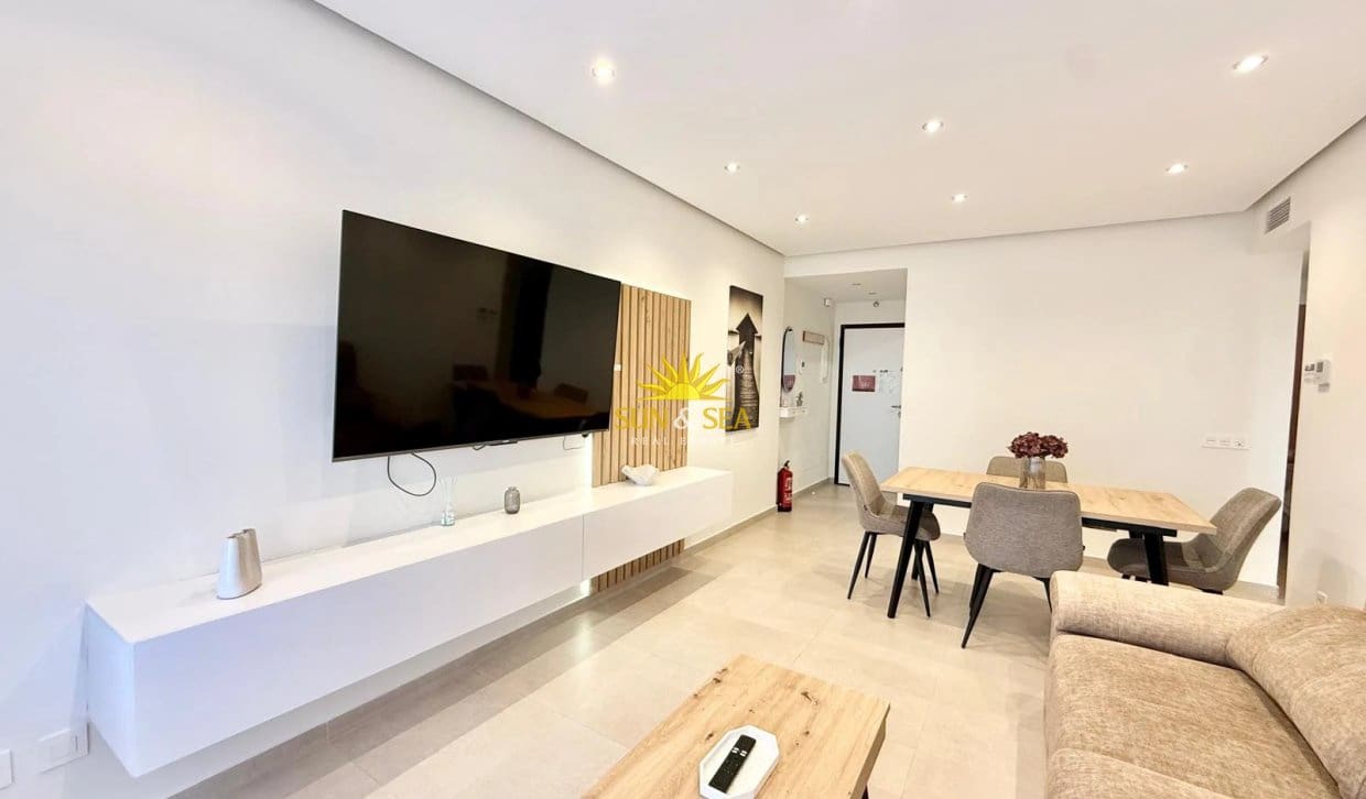 2 soverom Leilighet til salgs i Los Alcazares med svømmebasseng garasje - € 289 000 (Ref: 10183260)