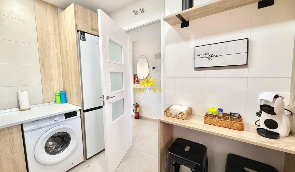 2 soverom Leilighet til salgs i Los Alcazares med svømmebasseng garasje - € 289 000 (Ref: 10183260)