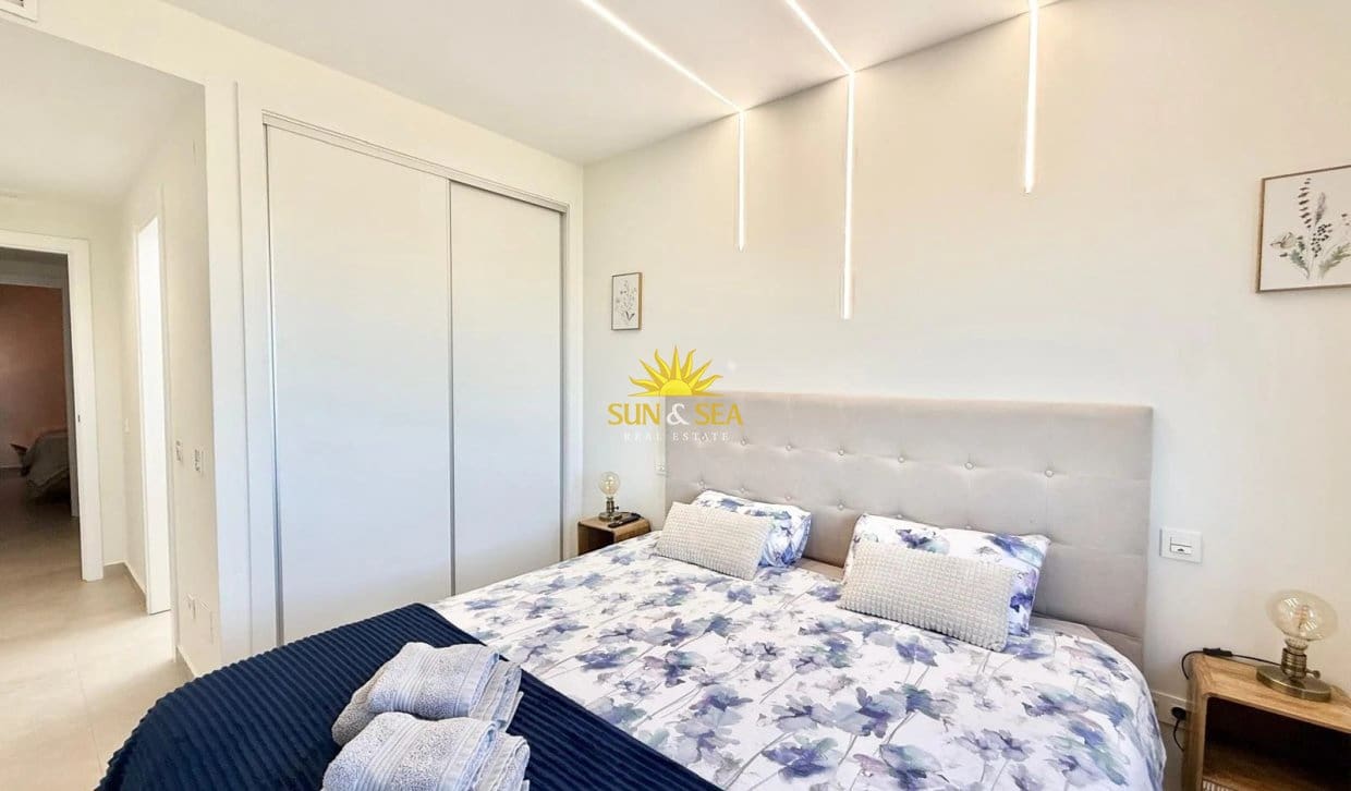 2 soverom Leilighet til salgs i Los Alcazares med svømmebasseng garasje - € 289 000 (Ref: 10183260)