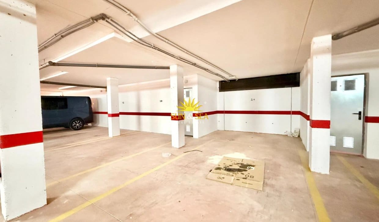 2 soverom Leilighet til salgs i Los Alcazares med svømmebasseng garasje - € 289 000 (Ref: 10183260)
