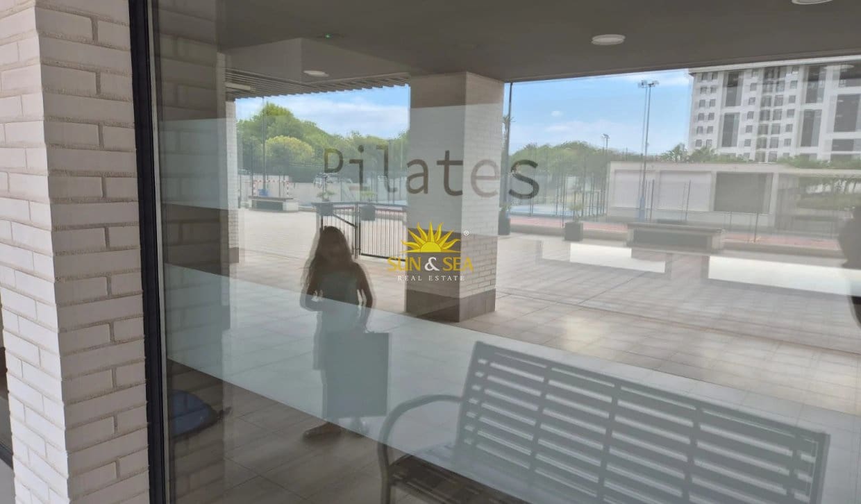 3 sovrum Lägenhet för semesterbostäder i Alicante stad med pool garage - 2 500 € (Ref: 10183261)