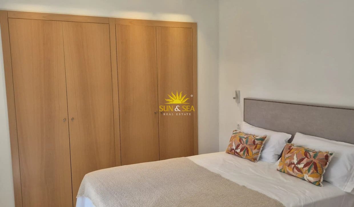 3 sovrum Lägenhet för semesterbostäder i Alicante stad med pool garage - 2 500 € (Ref: 10183261)