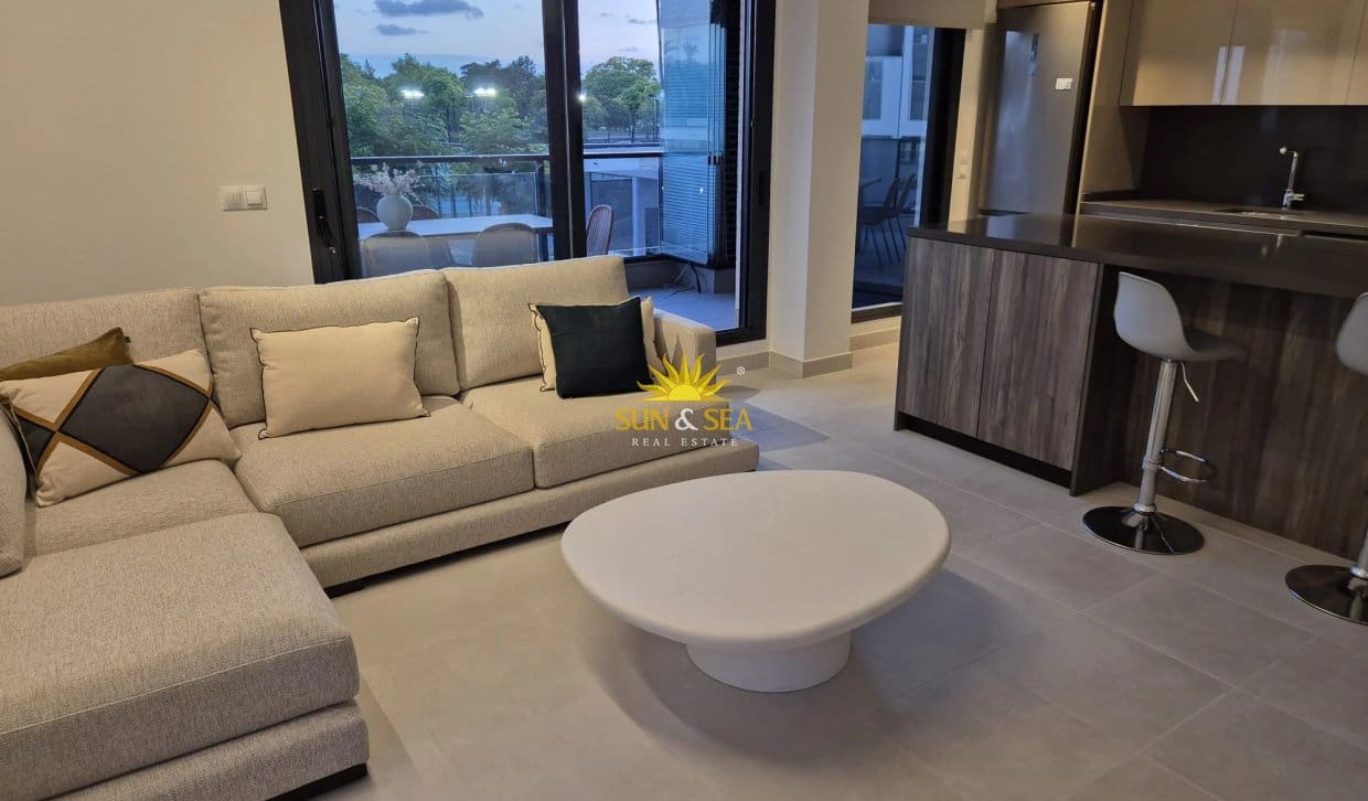3 sovrum Lägenhet för semesterbostäder i Alicante stad med pool garage - 2 500 € (Ref: 10183261)