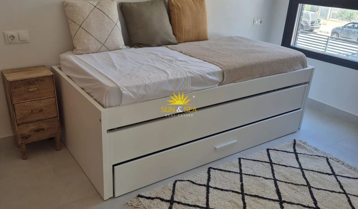 3 sovrum Lägenhet för semesterbostäder i Alicante stad med pool garage - 2 500 € (Ref: 10183261)
