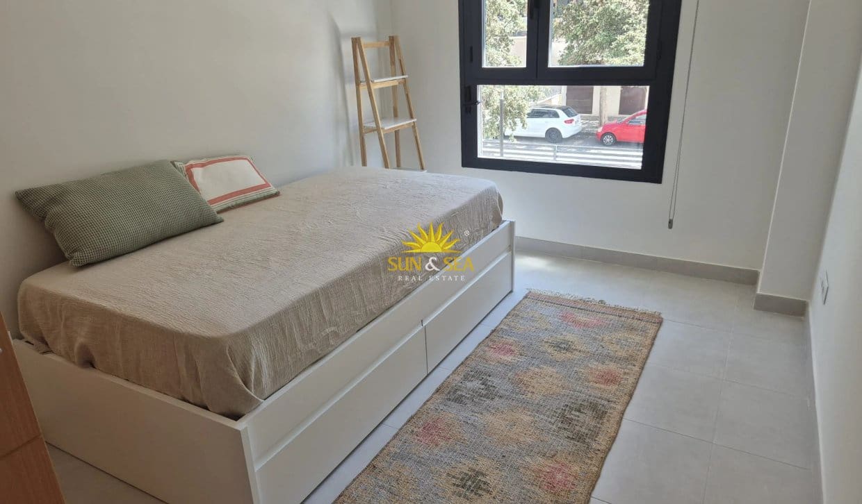 3 sovrum Lägenhet för semesterbostäder i Alicante stad med pool garage - 2 500 € (Ref: 10183261)