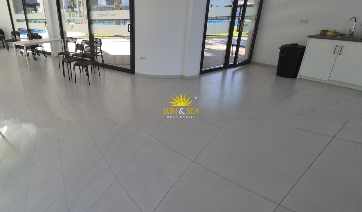 3 sovrum Lägenhet för semesterbostäder i Alicante stad med pool garage - 2 500 € (Ref: 10183261)